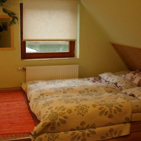 Viesu Maja Forrest Dzimtmisa Exterior foto